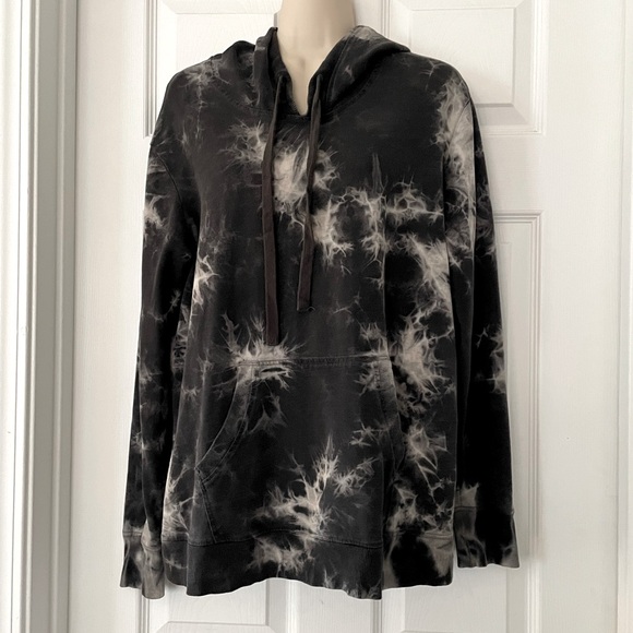 Tops - Lightweight Black Tie Dye Hoodie